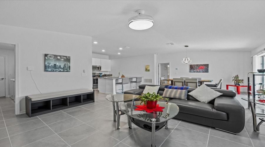 DAVENPORT, Florida 33837, 3 Bedrooms Bedrooms, ,2 BathroomsBathrooms,Residential,For Sale,DARING,0,MFRO6398297