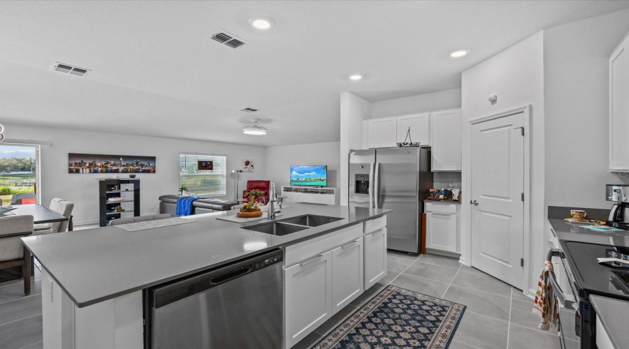 DAVENPORT, Florida 33837, 3 Bedrooms Bedrooms, ,2 BathroomsBathrooms,Residential,For Sale,DARING,0,MFRO6398297