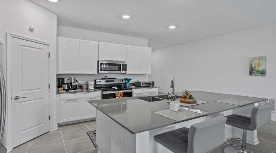 DAVENPORT, Florida 33837, 3 Bedrooms Bedrooms, ,2 BathroomsBathrooms,Residential,For Sale,DARING,0,MFRO6398297