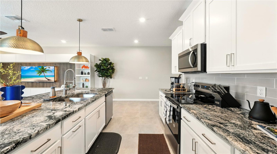 KISSIMMEE, Florida 34747, 6 Bedrooms Bedrooms, ,4 BathroomsBathrooms,Residential,For Sale,ZABALLINA,0,MFRS5147524