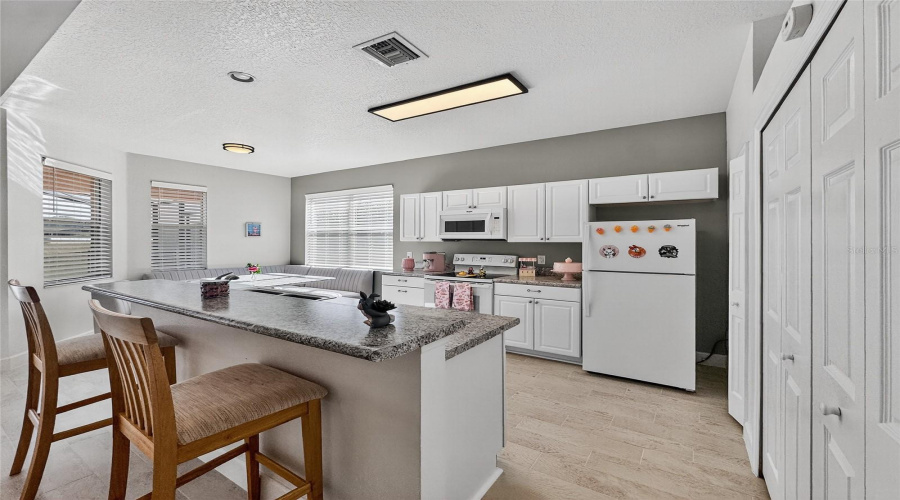 DAVENPORT, Florida 33897, 4 Bedrooms Bedrooms, ,3 BathroomsBathrooms,Residential,For Sale,CALABAY PARC,0,MFRS5138402