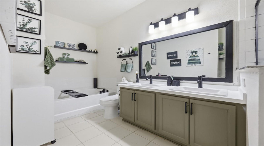 DAVENPORT, Florida 33897, 4 Bedrooms Bedrooms, ,3 BathroomsBathrooms,Residential,For Sale,ALDRIDGE,0,MFRL4961030