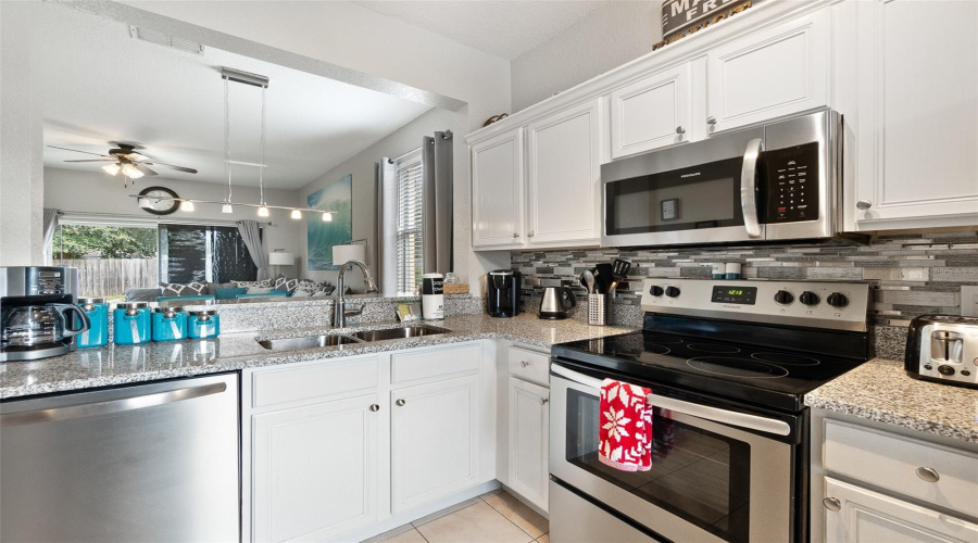 DAVENPORT, Florida 33897, 4 Bedrooms Bedrooms, ,3 BathroomsBathrooms,Residential,For Sale,CALABRIA,0,MFRO6291072