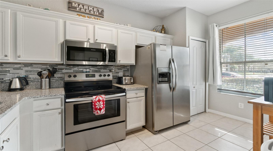 DAVENPORT, Florida 33897, 4 Bedrooms Bedrooms, ,3 BathroomsBathrooms,Residential,For Sale,CALABRIA,0,MFRO6291072