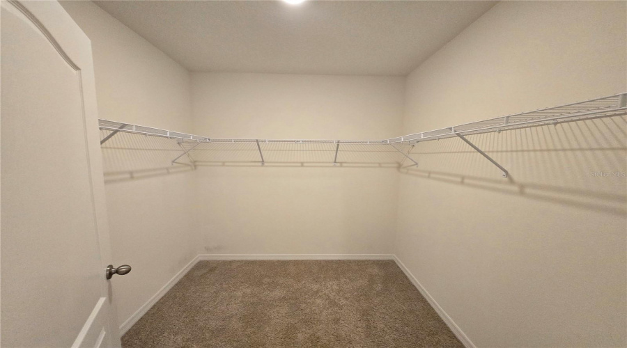 En-suite walking closing