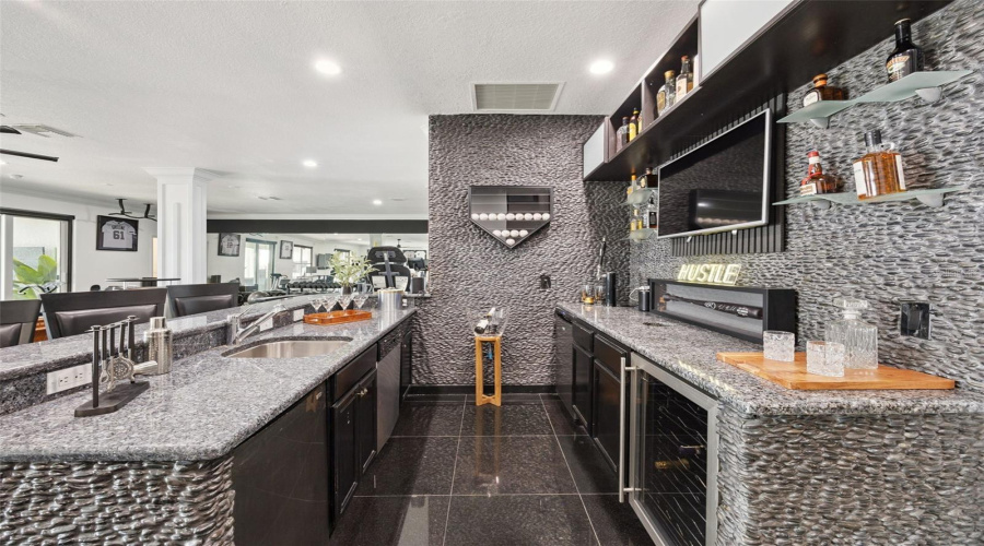 Wet Bar & Entertaining Space