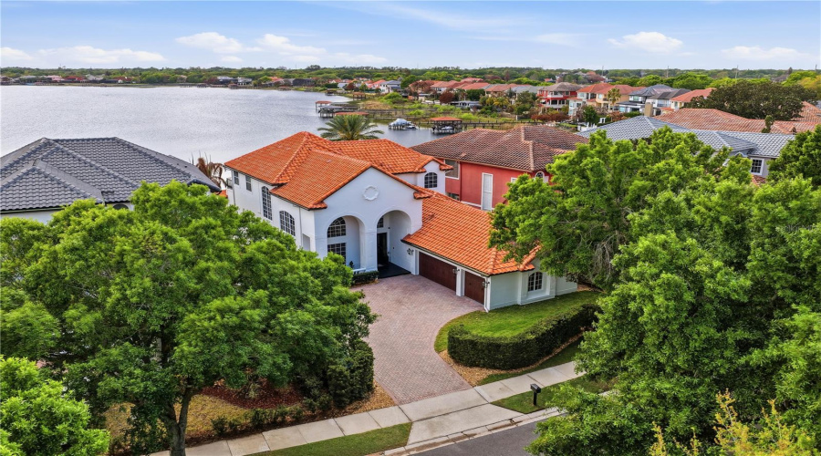 Luxury Lakefront Living