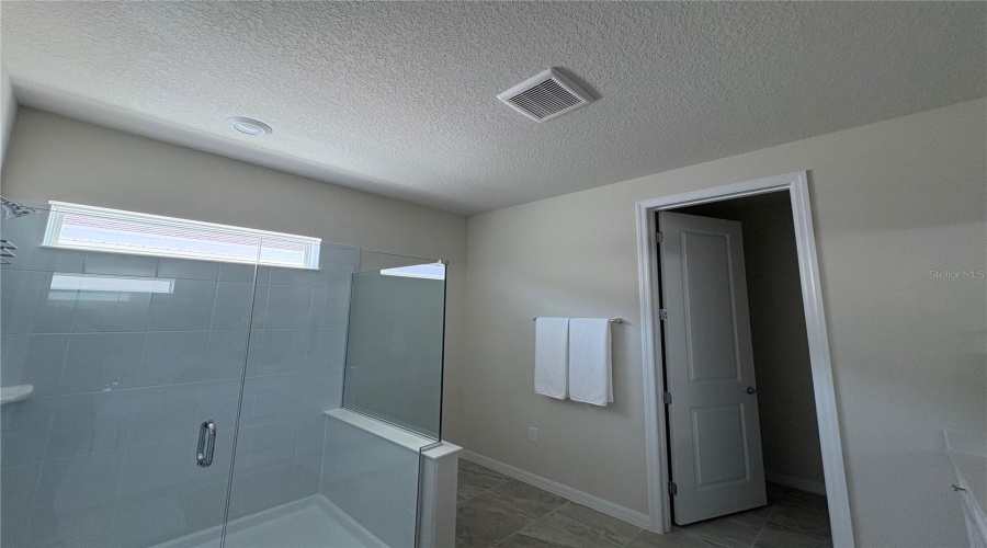 ORLANDO, Florida 32836, 5 Bedrooms Bedrooms, ,4 BathroomsBathrooms,Residential,For Sale,FENTON,0,MFRO6398478