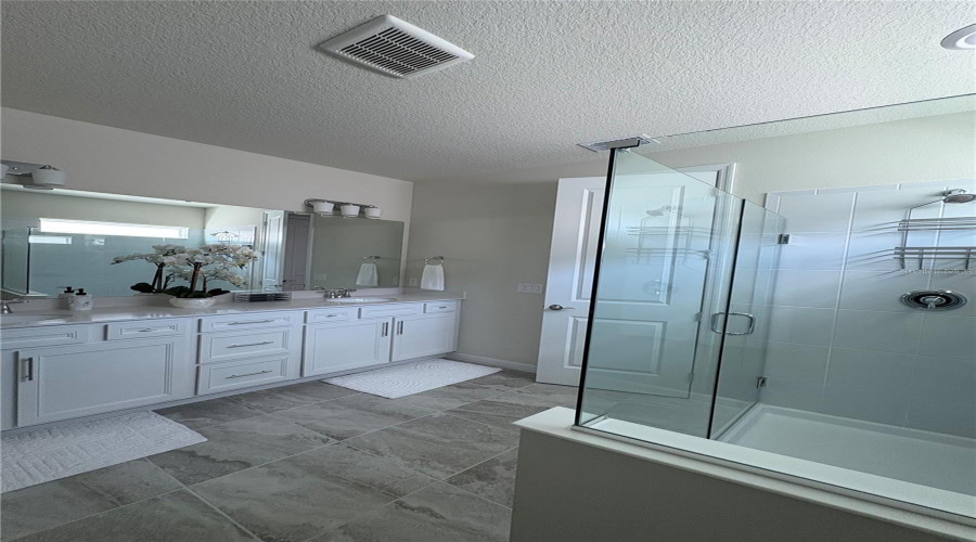 ORLANDO, Florida 32836, 5 Bedrooms Bedrooms, ,4 BathroomsBathrooms,Residential,For Sale,FENTON,0,MFRO6398478