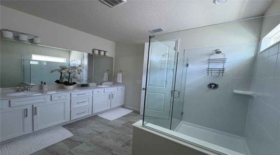 ORLANDO, Florida 32836, 5 Bedrooms Bedrooms, ,4 BathroomsBathrooms,Residential,For Sale,FENTON,0,MFRO6398478