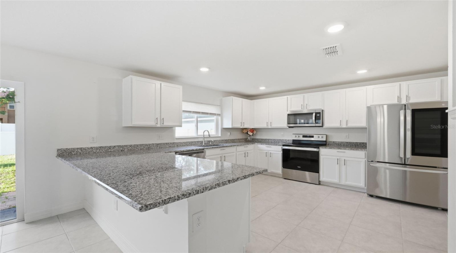 DAVENPORT, Florida 33897, 4 Bedrooms Bedrooms, ,2 BathroomsBathrooms,Residential,For Sale,PAPAYA,0,MFRO6398806