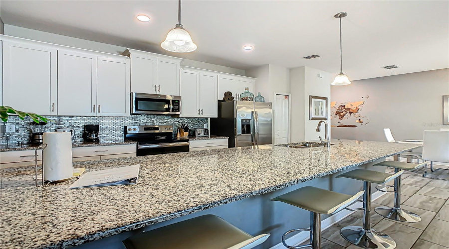 DAVENPORT, Florida 33896, 4 Bedrooms Bedrooms, ,3 BathroomsBathrooms,Residential,For Sale,MOON VALLEY DR,0,MFRO6382342