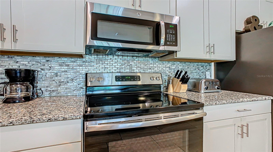 DAVENPORT, Florida 33896, 4 Bedrooms Bedrooms, ,3 BathroomsBathrooms,Residential,For Sale,MOON VALLEY DR,0,MFRO6382342