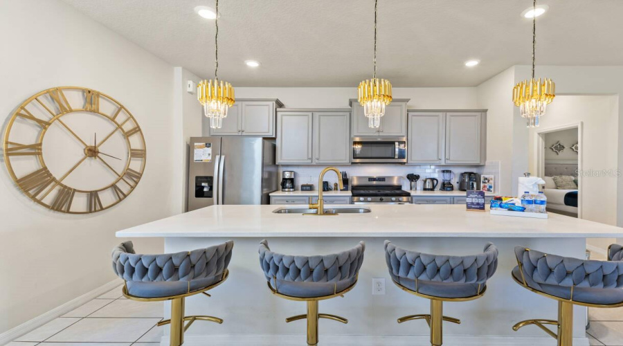 DAVENPORT, Florida 33837, 6 Bedrooms Bedrooms, ,4 BathroomsBathrooms,Residential,For Sale,MISTY OAK,0,MFRO6398522
