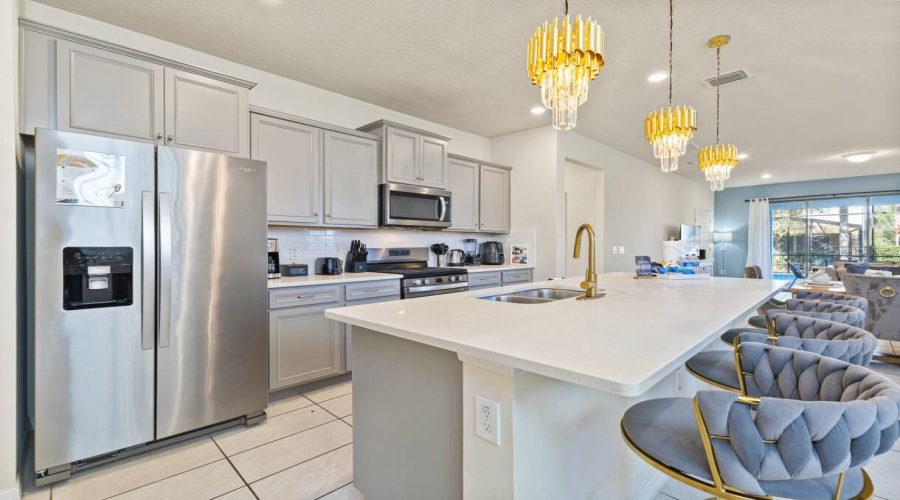 DAVENPORT, Florida 33837, 6 Bedrooms Bedrooms, ,4 BathroomsBathrooms,Residential,For Sale,MISTY OAK,0,MFRO6398522