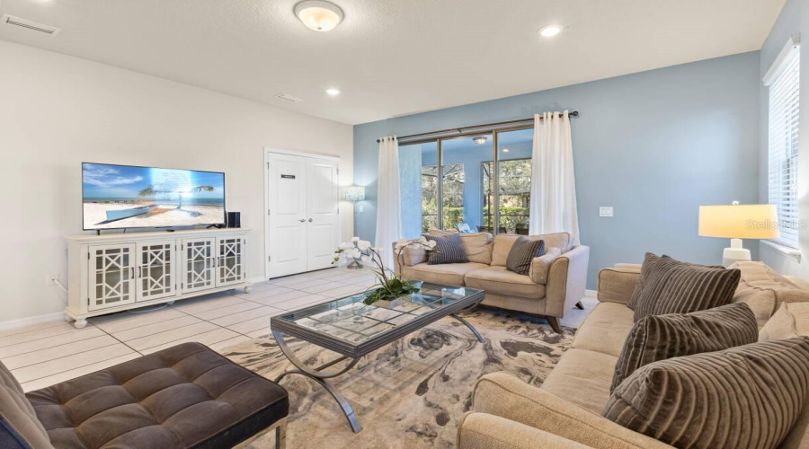 DAVENPORT, Florida 33837, 6 Bedrooms Bedrooms, ,4 BathroomsBathrooms,Residential,For Sale,MISTY OAK,0,MFRO6398522