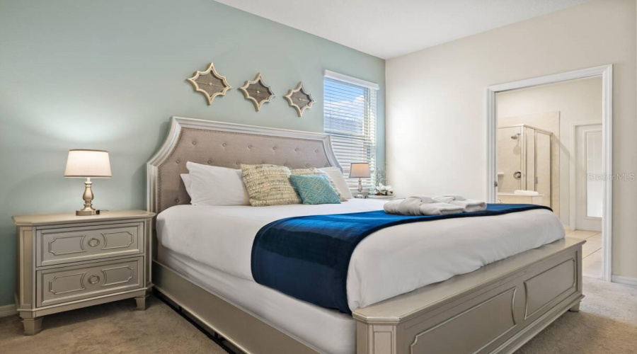 DAVENPORT, Florida 33837, 6 Bedrooms Bedrooms, ,4 BathroomsBathrooms,Residential,For Sale,MISTY OAK,0,MFRO6398522