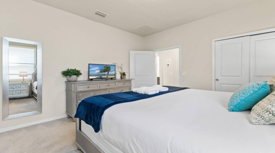 DAVENPORT, Florida 33837, 6 Bedrooms Bedrooms, ,4 BathroomsBathrooms,Residential,For Sale,MISTY OAK,0,MFRO6398522