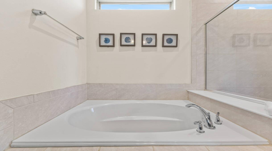 DAVENPORT, Florida 33837, 6 Bedrooms Bedrooms, ,4 BathroomsBathrooms,Residential,For Sale,MISTY OAK,0,MFRO6398522