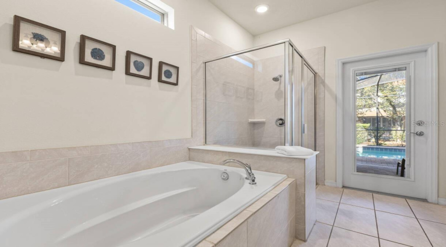 DAVENPORT, Florida 33837, 6 Bedrooms Bedrooms, ,4 BathroomsBathrooms,Residential,For Sale,MISTY OAK,0,MFRO6398522