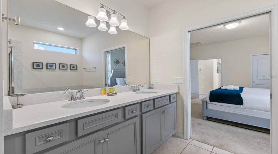 DAVENPORT, Florida 33837, 6 Bedrooms Bedrooms, ,4 BathroomsBathrooms,Residential,For Sale,MISTY OAK,0,MFRO6398522