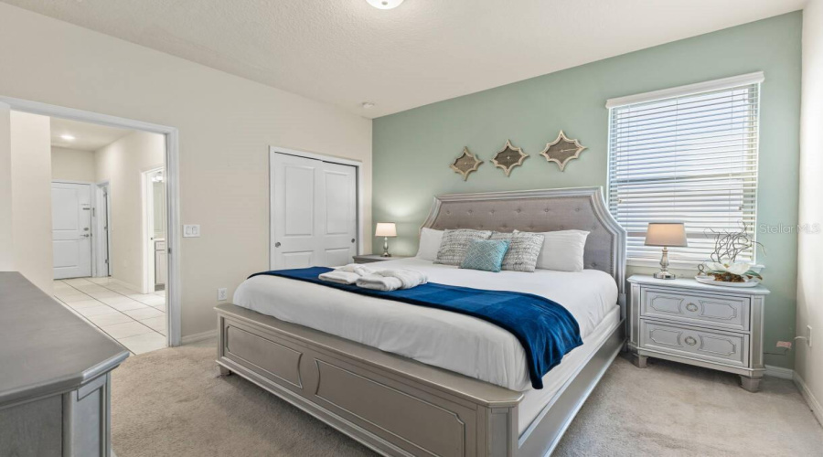 DAVENPORT, Florida 33837, 6 Bedrooms Bedrooms, ,4 BathroomsBathrooms,Residential,For Sale,MISTY OAK,0,MFRO6398522