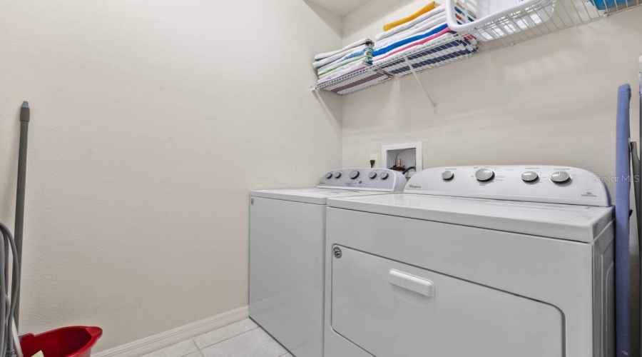 DAVENPORT, Florida 33837, 6 Bedrooms Bedrooms, ,4 BathroomsBathrooms,Residential,For Sale,MISTY OAK,0,MFRO6398522