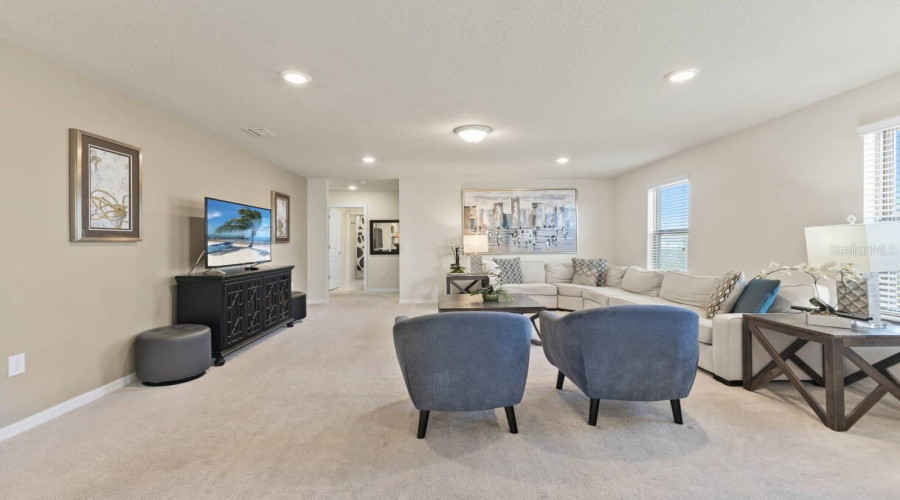 DAVENPORT, Florida 33837, 6 Bedrooms Bedrooms, ,4 BathroomsBathrooms,Residential,For Sale,MISTY OAK,0,MFRO6398522