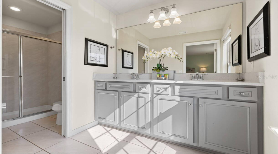 DAVENPORT, Florida 33837, 6 Bedrooms Bedrooms, ,4 BathroomsBathrooms,Residential,For Sale,MISTY OAK,0,MFRO6398522