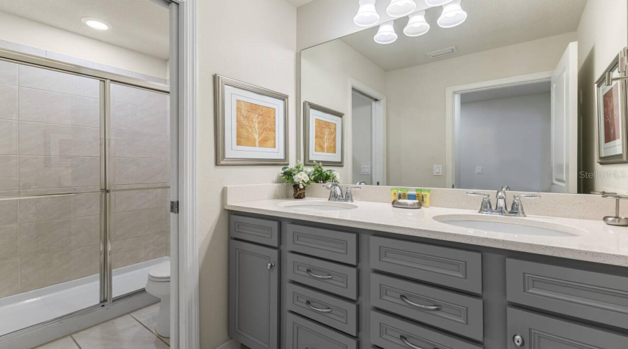 DAVENPORT, Florida 33837, 6 Bedrooms Bedrooms, ,4 BathroomsBathrooms,Residential,For Sale,MISTY OAK,0,MFRO6398522