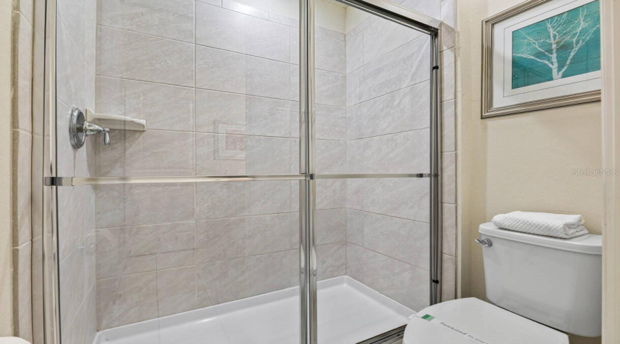 DAVENPORT, Florida 33837, 6 Bedrooms Bedrooms, ,4 BathroomsBathrooms,Residential,For Sale,MISTY OAK,0,MFRO6398522