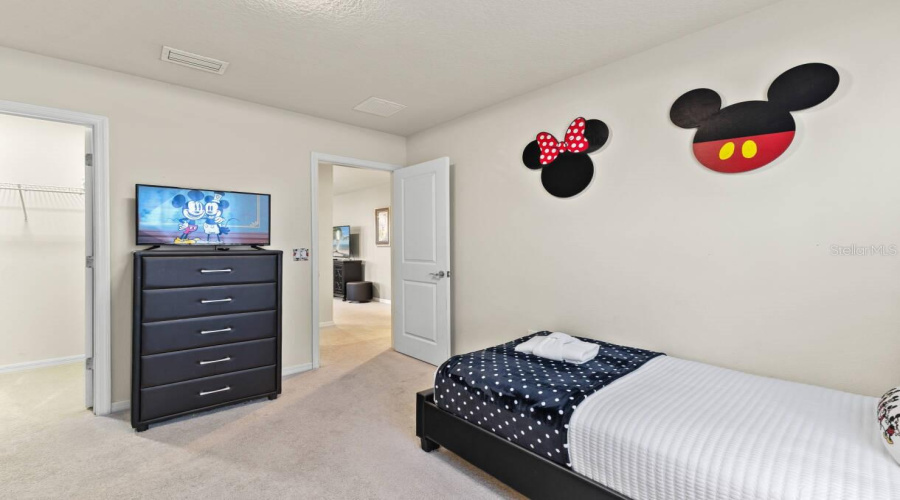 DAVENPORT, Florida 33837, 6 Bedrooms Bedrooms, ,4 BathroomsBathrooms,Residential,For Sale,MISTY OAK,0,MFRO6398522