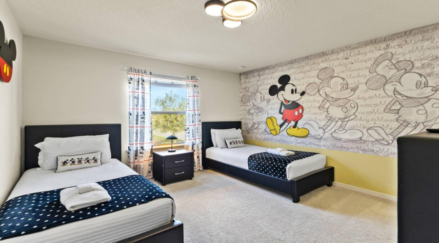DAVENPORT, Florida 33837, 6 Bedrooms Bedrooms, ,4 BathroomsBathrooms,Residential,For Sale,MISTY OAK,0,MFRO6398522
