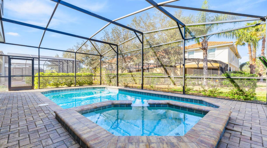 DAVENPORT, Florida 33837, 6 Bedrooms Bedrooms, ,4 BathroomsBathrooms,Residential,For Sale,MISTY OAK,0,MFRO6398522