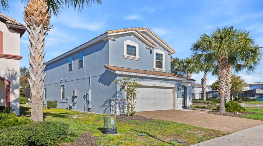DAVENPORT, Florida 33837, 6 Bedrooms Bedrooms, ,4 BathroomsBathrooms,Residential,For Sale,MISTY OAK,0,MFRO6398522