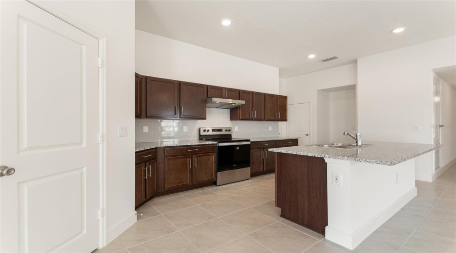 DAVENPORT, Florida 33896, 3 Bedrooms Bedrooms, ,2 BathroomsBathrooms,Residential,For Sale,WESTSIDE HILLS DR,0,MFRS5147767