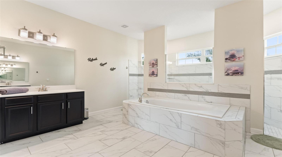 DAVENPORT, Florida 33896, 4 Bedrooms Bedrooms, ,3 BathroomsBathrooms,Residential,For Sale,OLYMPIC CLUB BLVD,0,MFRS5147770