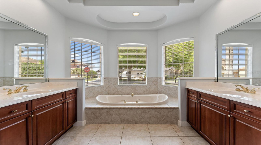 DAVENPORT, Florida 33837, 5 Bedrooms Bedrooms, ,4 BathroomsBathrooms,Residential,For Sale,CHELSEA,0,MFRTB8497544