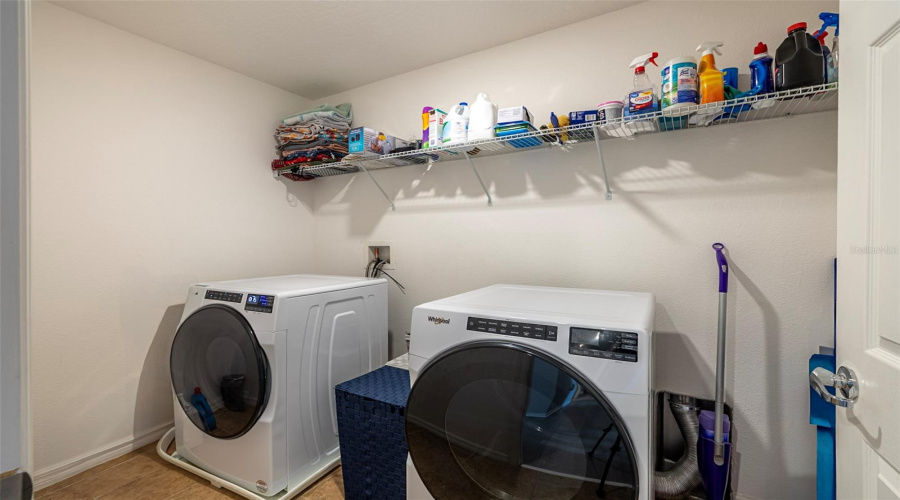 DAVENPORT, Florida 33897, 5 Bedrooms Bedrooms, ,3 BathroomsBathrooms,Residential,For Sale,OGELTHORPE,0,MFRO6321794