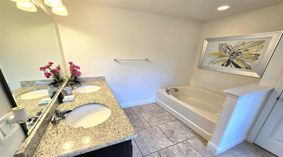 DAVENPORT, Florida 33837, 5 Bedrooms Bedrooms, ,4 BathroomsBathrooms,Residential,For Sale,WILDWOOD,0,MFRA4689430