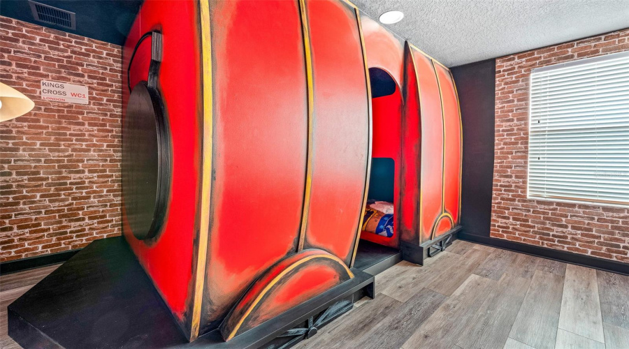 DAVENPORT, Florida 33896, 8 Bedrooms Bedrooms, ,5 BathroomsBathrooms,Residential,For Sale,MOON VALLEY,0,MFRO6398314