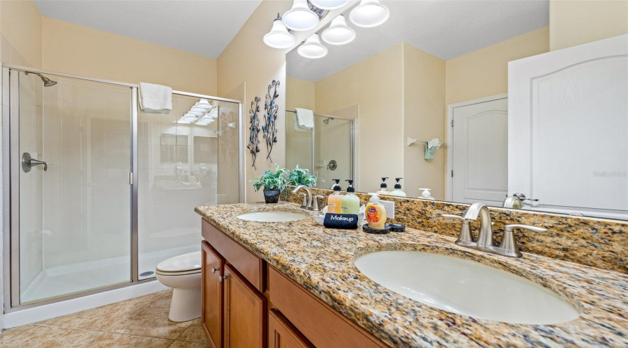 DAVENPORT, Florida 33896, 8 Bedrooms Bedrooms, ,5 BathroomsBathrooms,Residential,For Sale,MOON VALLEY,0,MFRO6398314