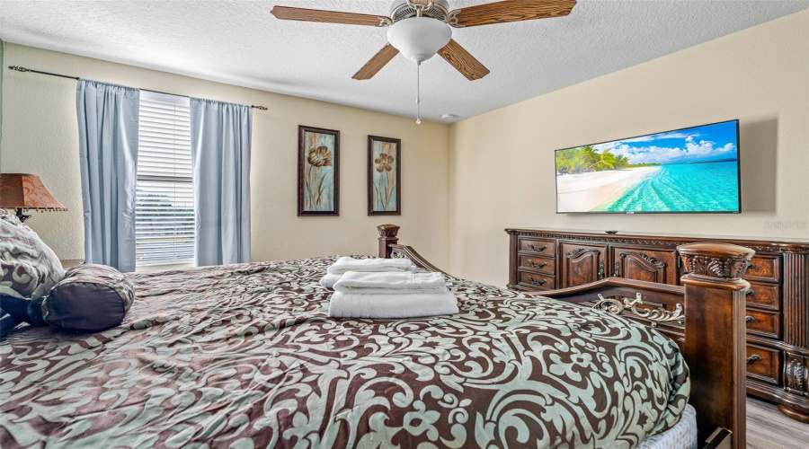 DAVENPORT, Florida 33896, 8 Bedrooms Bedrooms, ,5 BathroomsBathrooms,Residential,For Sale,MOON VALLEY,0,MFRO6398314