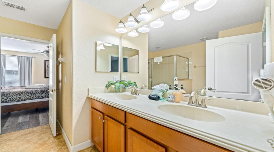 DAVENPORT, Florida 33896, 8 Bedrooms Bedrooms, ,5 BathroomsBathrooms,Residential,For Sale,MOON VALLEY,0,MFRO6398314