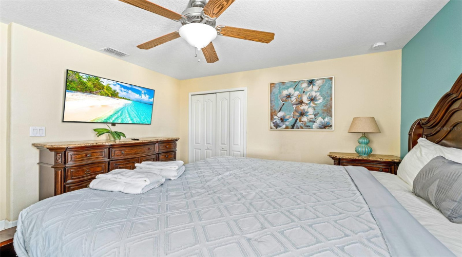 DAVENPORT, Florida 33896, 8 Bedrooms Bedrooms, ,5 BathroomsBathrooms,Residential,For Sale,MOON VALLEY,0,MFRO6398314