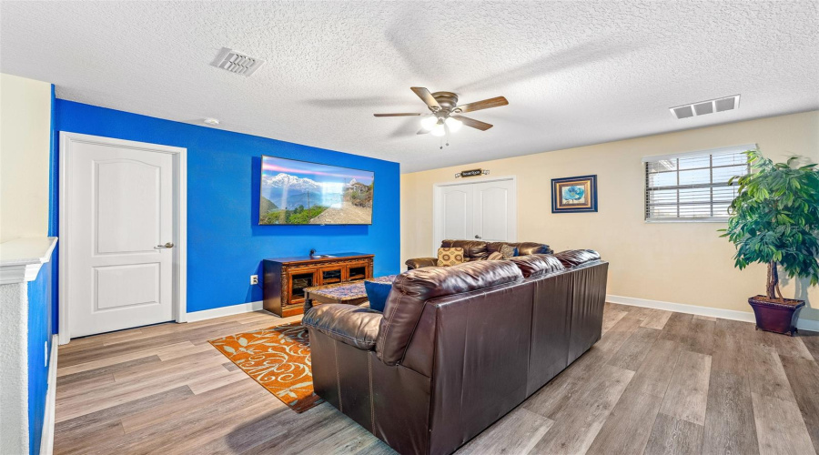 DAVENPORT, Florida 33896, 8 Bedrooms Bedrooms, ,5 BathroomsBathrooms,Residential,For Sale,MOON VALLEY,0,MFRO6398314