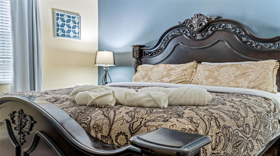 DAVENPORT, Florida 33896, 8 Bedrooms Bedrooms, ,5 BathroomsBathrooms,Residential,For Sale,MOON VALLEY,0,MFRO6398314