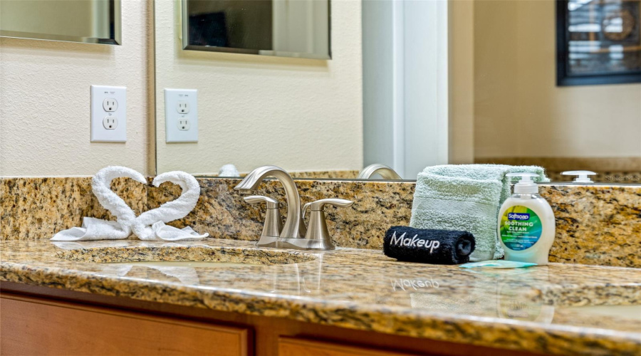 DAVENPORT, Florida 33896, 8 Bedrooms Bedrooms, ,5 BathroomsBathrooms,Residential,For Sale,MOON VALLEY,0,MFRO6398314