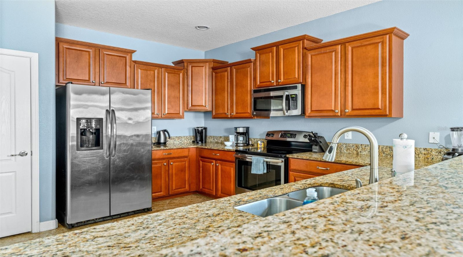 DAVENPORT, Florida 33896, 8 Bedrooms Bedrooms, ,5 BathroomsBathrooms,Residential,For Sale,MOON VALLEY,0,MFRO6398314