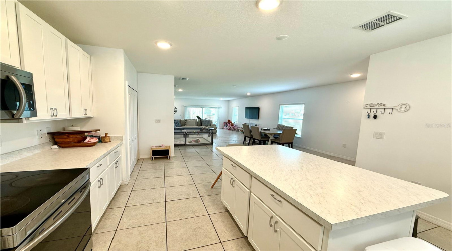 KISSIMMEE, Florida 34746, 3 Bedrooms Bedrooms, ,2 BathroomsBathrooms,Residential,For Sale,CORAL CASTLE,0,MFRO6398986